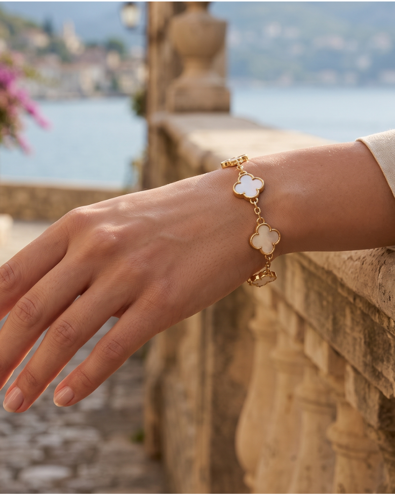 Pulsera Maris para mujer – Pulsera delicada con flor en oro, estilo elegante para todos los días