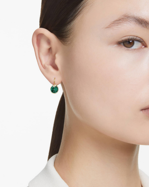 Briony Boucles d'Oreilles Femme – Pendantes Cristaux Verts Plaquées Or Motif V Élégant