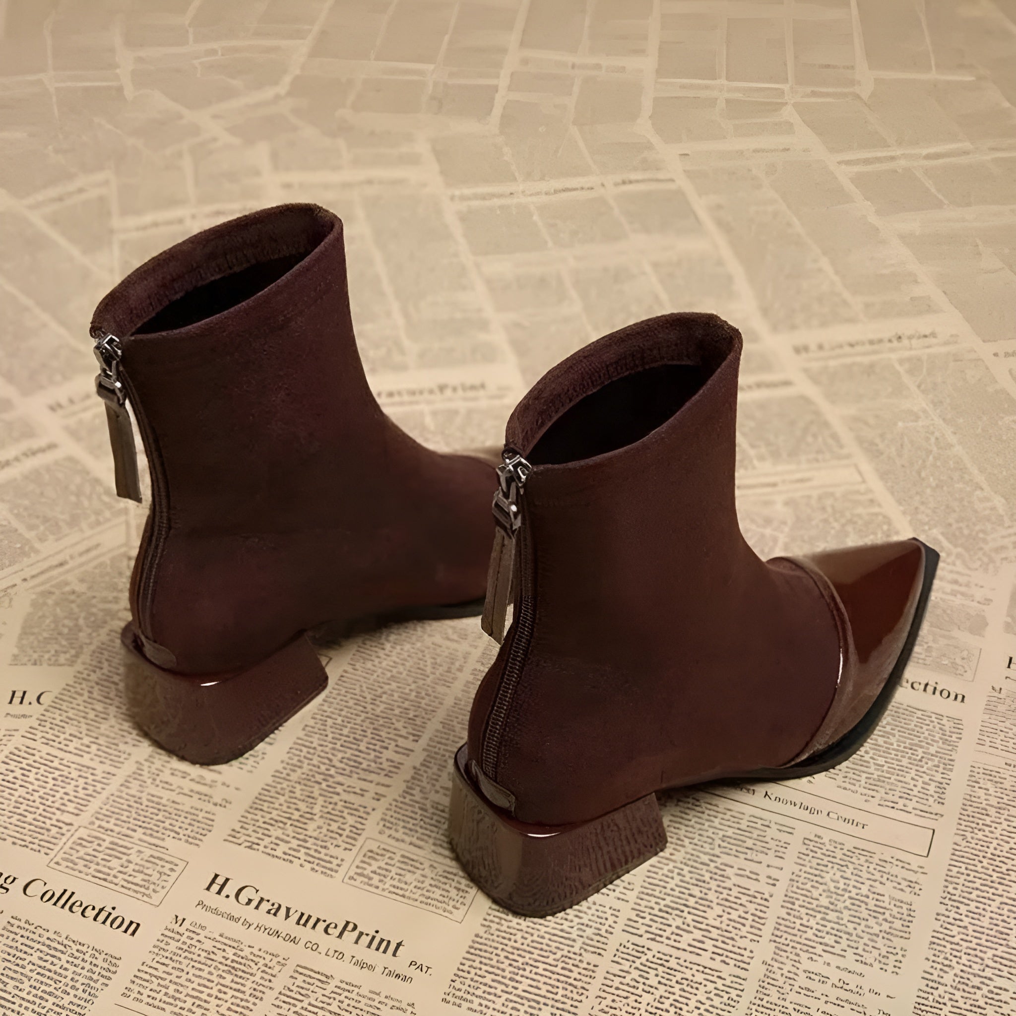 Vanessa Bottines Femme en Daim – Bottines Élégantes avec Détails Vernis et Talon Bloc Confortable