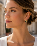 Briony Boucles d'Oreilles Femme – Pendantes Cristaux Verts Plaquées Or Motif V Élégant