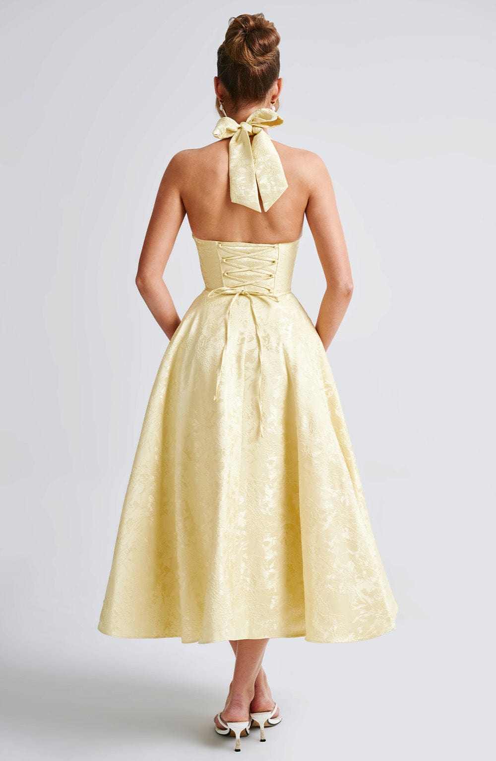 Léa Robe Midi Femme – Robe Dos Nu en Jacquard Floral avec Corsage Ajusté & Jupe Évasée