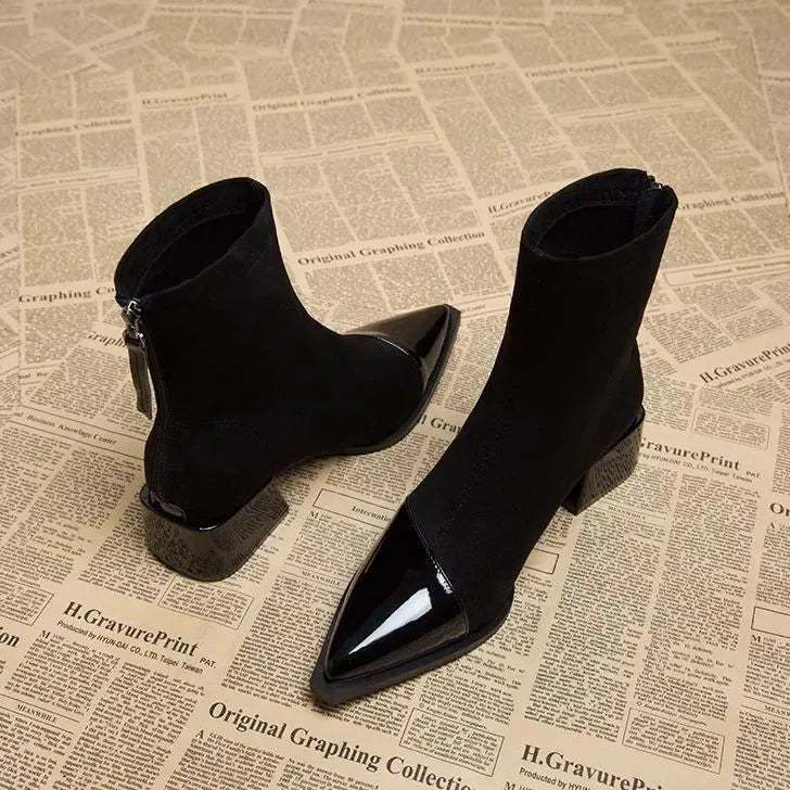 Vanessa Bottines Femme en Daim – Bottines Élégantes avec Détails Vernis et Talon Bloc Confortable