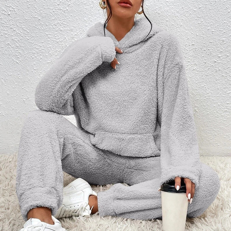 Sarah Ensemble Femme – Ensemble Pyjama en Polaire Douce avec Capuche & Pantalon Ample pour l'Hiver